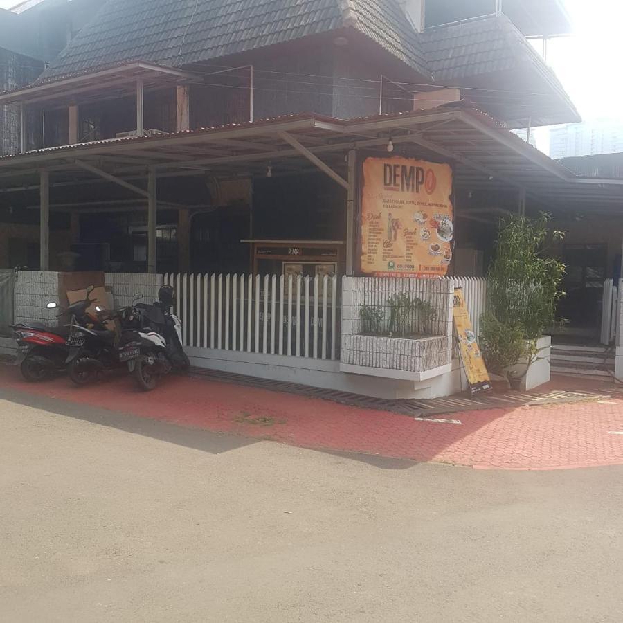 Mayestik Guest House Syariah Yakarta Exterior foto
