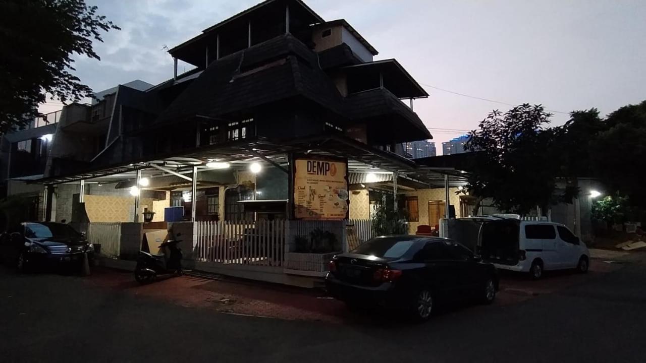 Mayestik Guest House Syariah Yakarta Exterior foto
