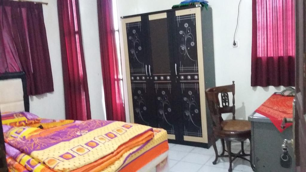 Mayestik Guest House Syariah Yakarta Exterior foto