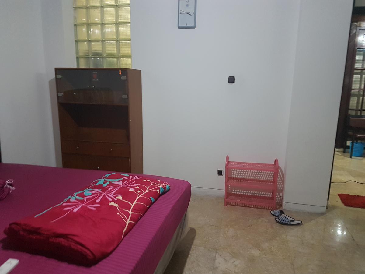 Mayestik Guest House Syariah Yakarta Exterior foto