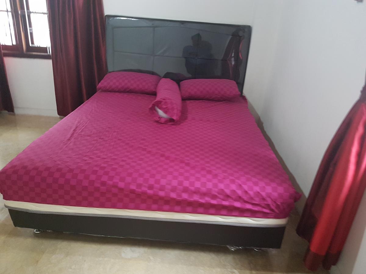Mayestik Guest House Syariah Yakarta Exterior foto